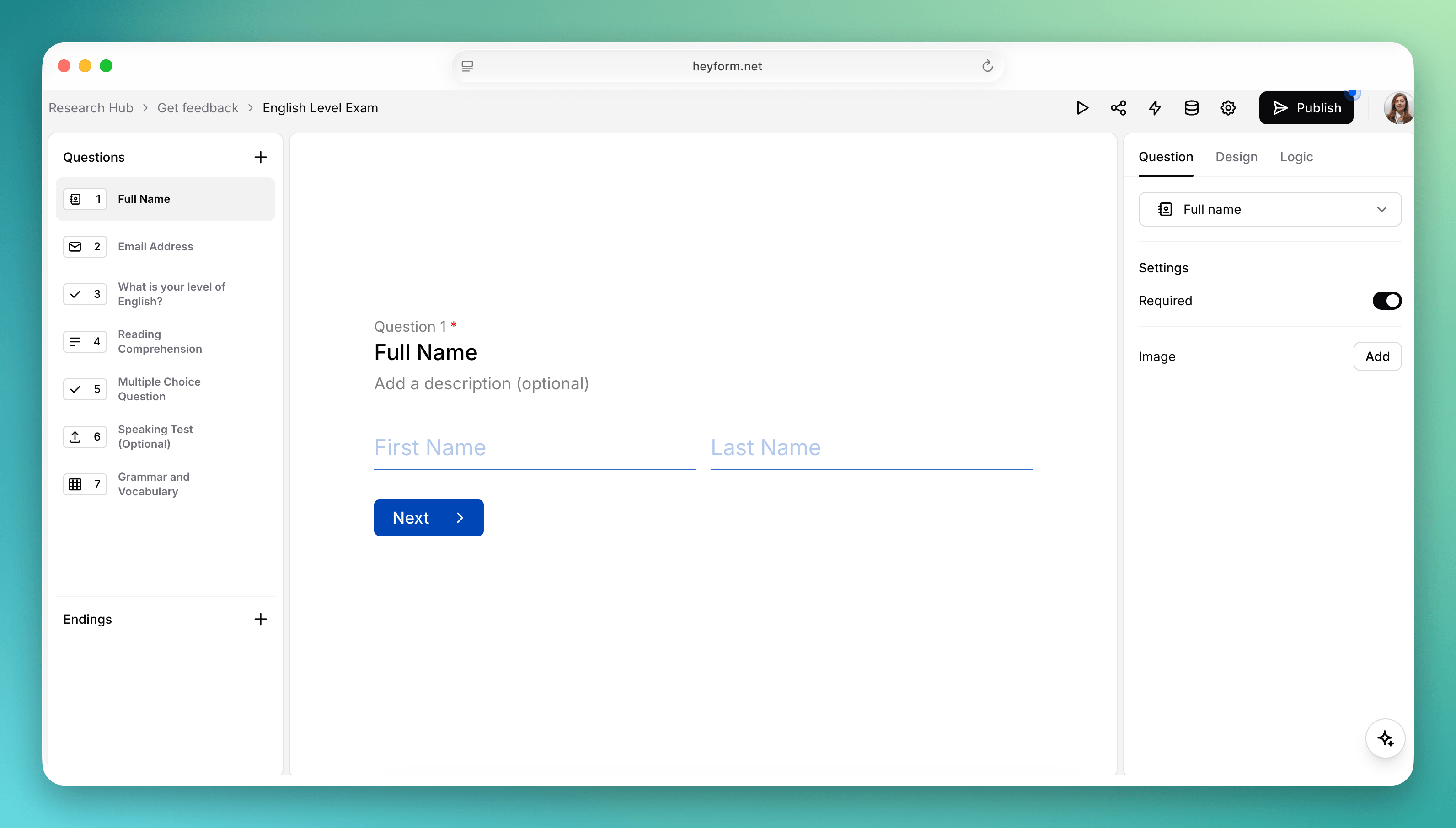 HeyForm 表单编辑器:左侧为问题列表(姓名、邮箱、英语水平、阅读理解、多选题、口语测试等),中间是受访者看到的单题对话式预览,右侧为 Question/Design/Logic 配置面板,右上角是 Publish 按钮
